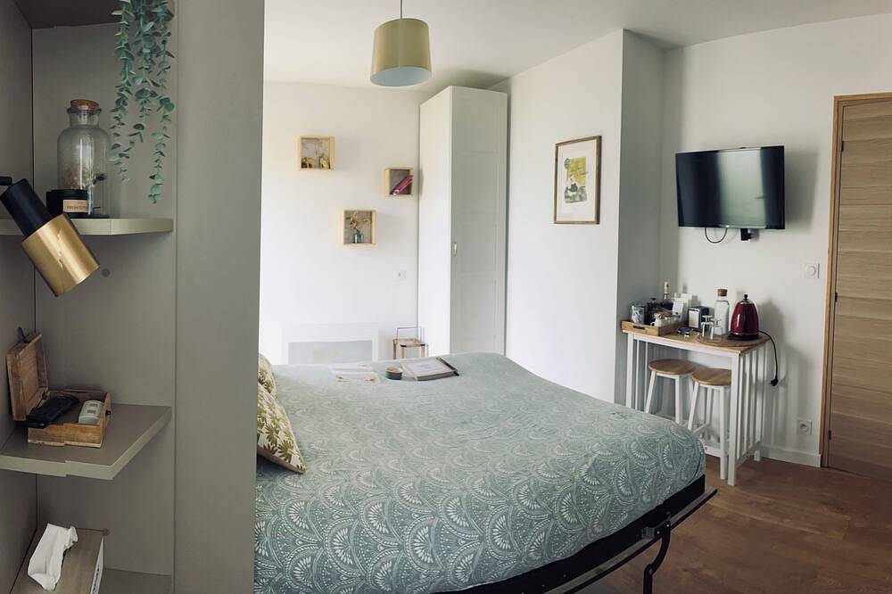 Chambre équipée privée Wc/Sdb puy du fou A87 terrabotanica Terrasse in Mozé-sur-Louet, Vallée de la Loire