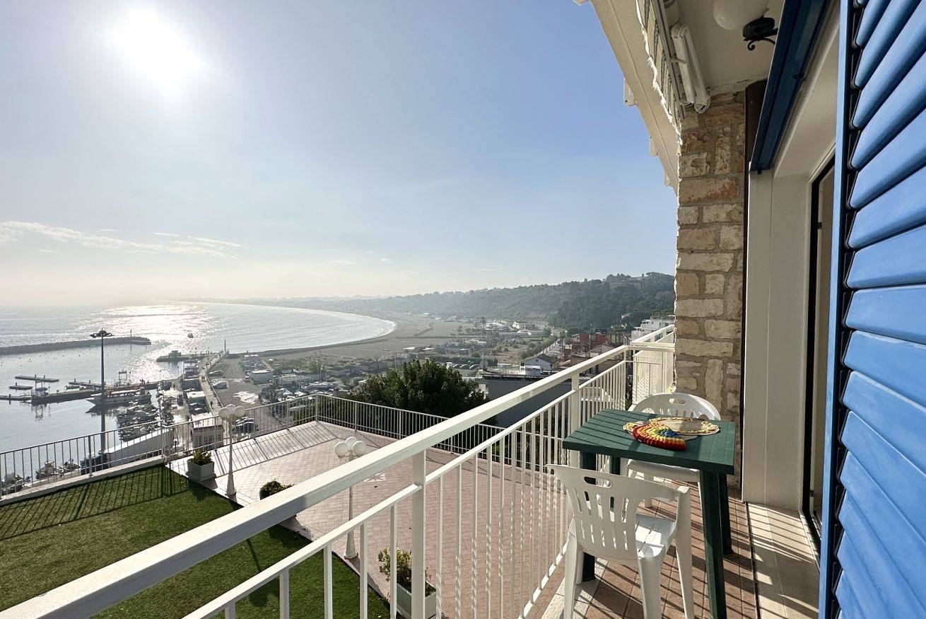 Ganze Wohnung, N019 - Numana, prestigious four-room apartment with sea view in Numana, Riviera del Conero