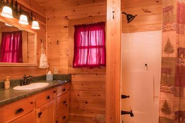 Log Cabin for 7 Guests in Nantahala, Macon County, Picture 1