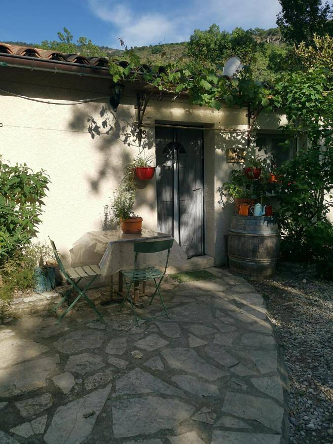 Gîte pour 2 personnes, avec jardin ainsi que vue et piscine à Saint-Privat - 3