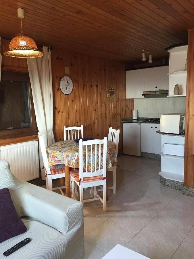 Two-Bedroom Chalet in Praia das Bombillas (Carballo), Carballo