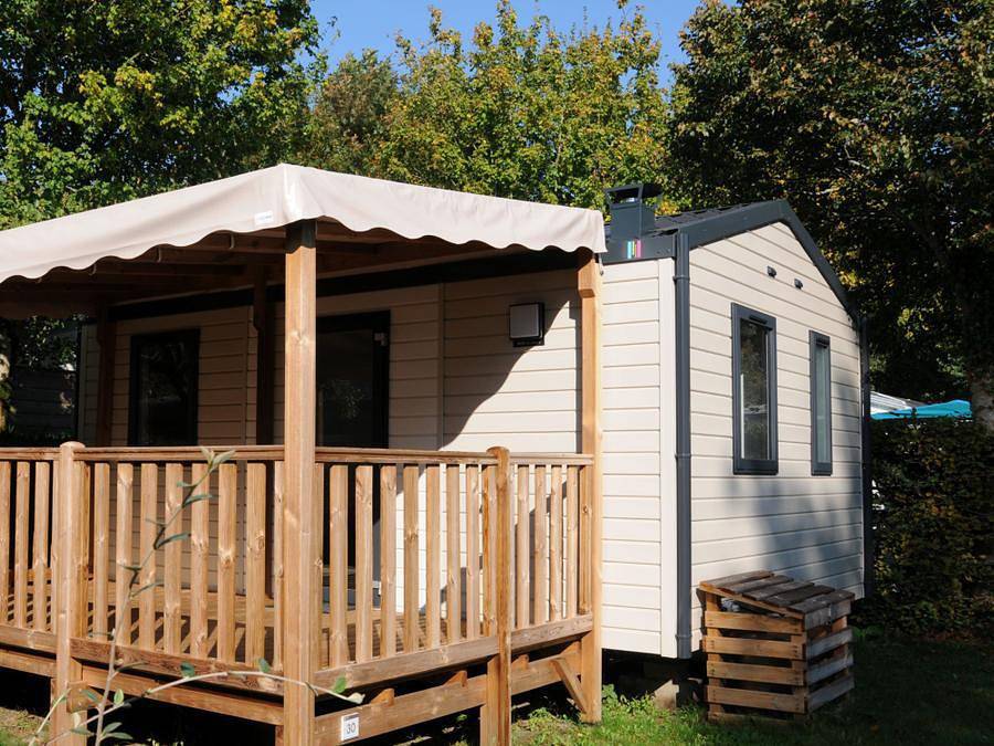 Flower Camping La Blanche Hermine - Mobilheim 2 personen - Pénestin Confort 16m² (1Schlafzimmer - 2 Personen) + Überdachte Terrasse + Tv in Noyal-Muzillac, Côte des Mégalithes