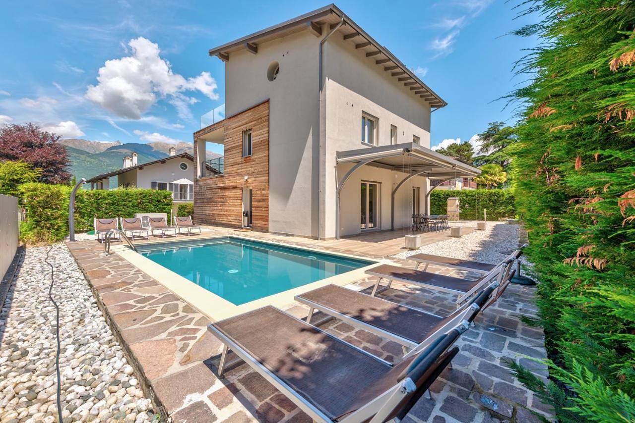 Villa Family with pool and amazing panoramic penthouse in Colico, Orobie Alpen West