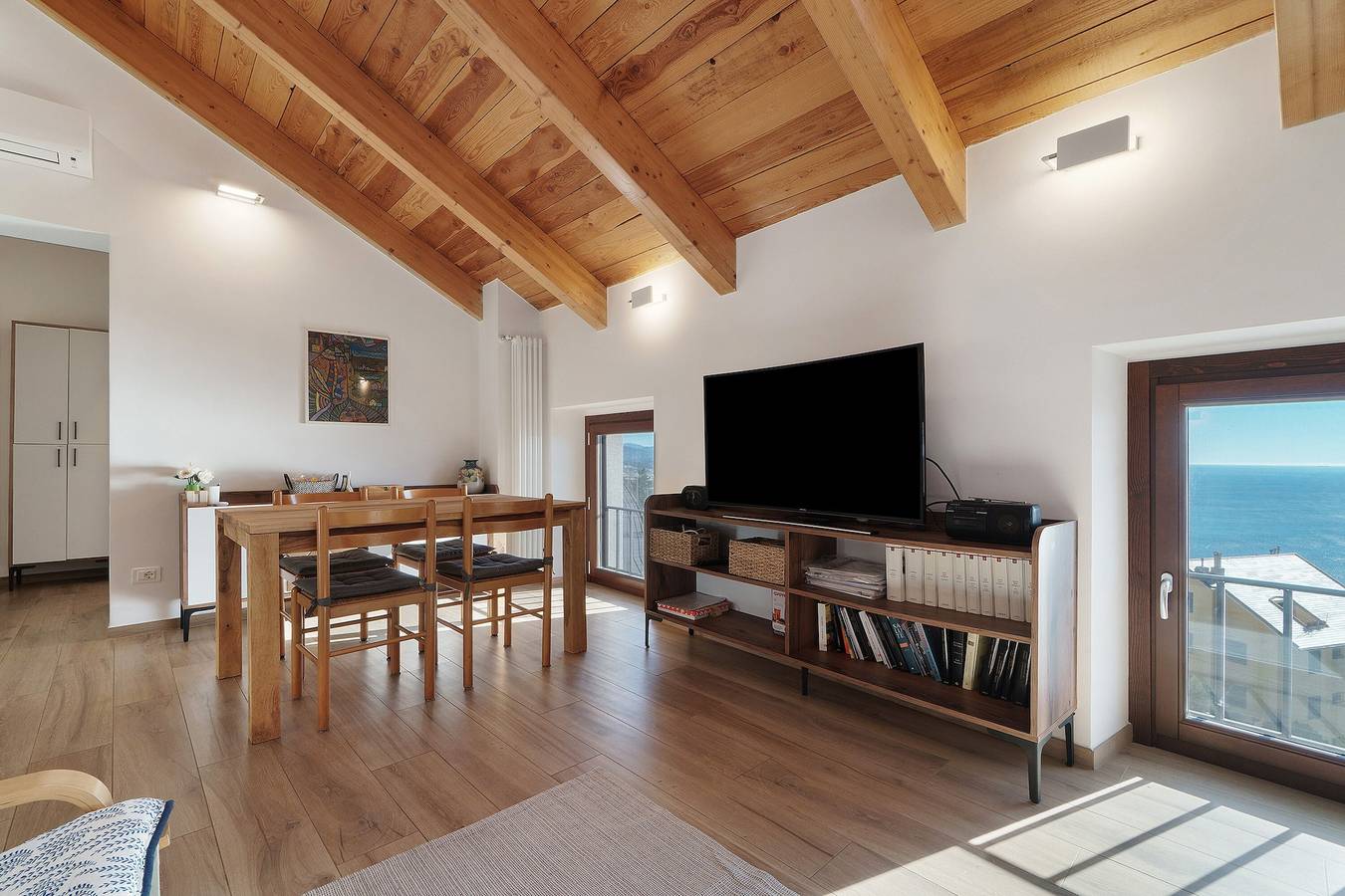 Apartamento inteiro, Apartamento 'La Mansarda Di Crevari' com Vista Mar, Estacionamento, Jardim, Wi-Fi e Ar Condicionado in Ponente (Genova), Génova