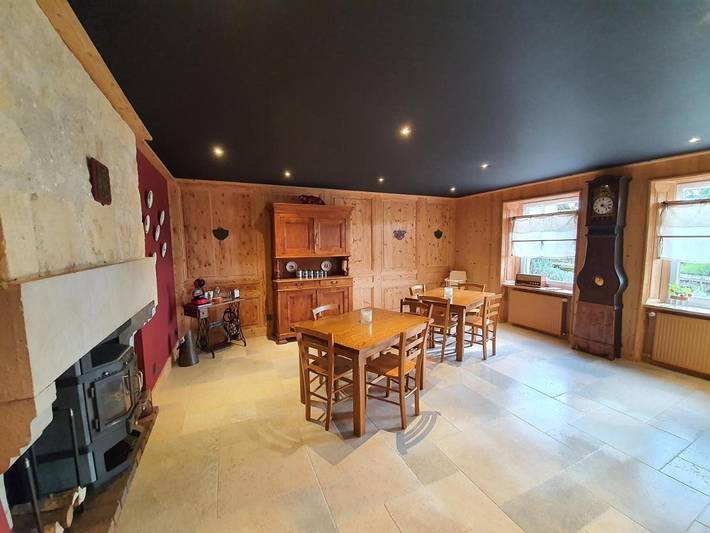 Location de vacances pour 2 personnes, avec Terrasse ainsi que Jardin et Vue à Les Fins