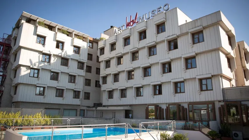 Hotel para 3 personas, con piscina y jardín, Se admiten mascotas - 1