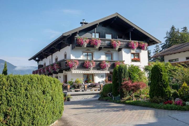 Ferienwohnung für 7 Personen, mit Balkon und Terrasse sowie Garten und Ausblick in Reith im Alpbachtal