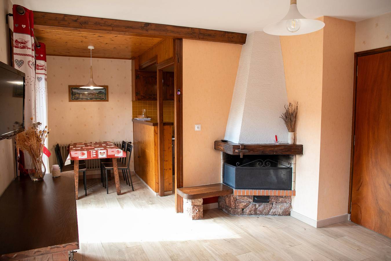 Ganzes Studio, Einzimmerapartment 'C3 - Chalet Tournier' mit Bergblick, Gemeinschaftsgarten und Wi-Fi in Les Gets, Les Portes du Soleil