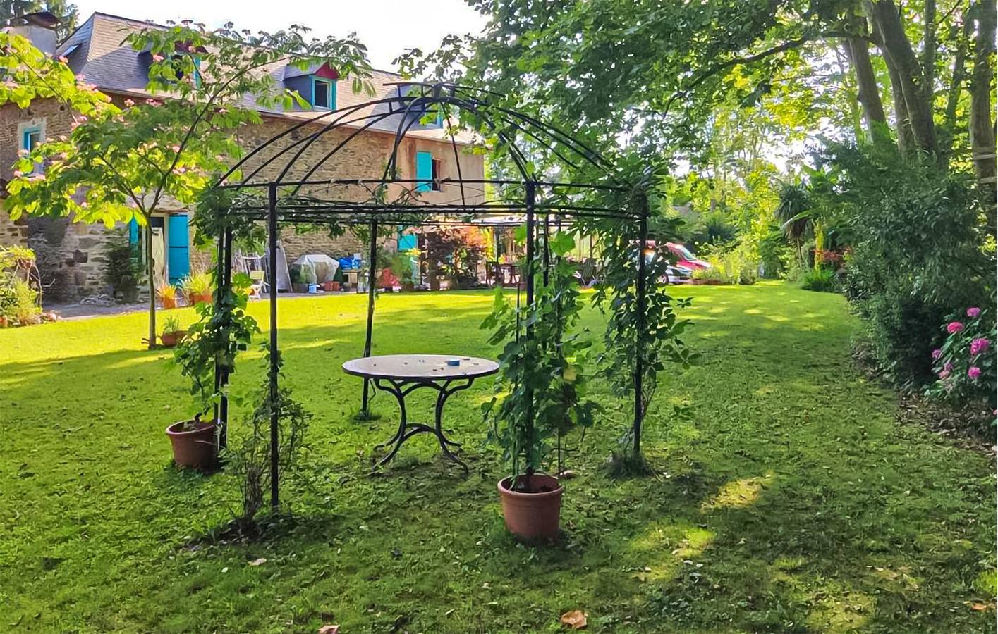 Appartement confortable avec piscine et jardin, près de la rivière in Charritte-de-Bas, Région d'Oloron-Sainte-Marie