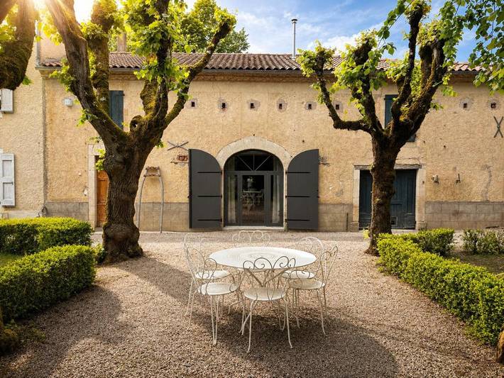 Location de vacances pour 6 personnes, avec Terrasse ainsi que Jardin et Vue à Aussac