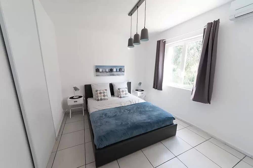 Porticcio centre : vue mer, piscine privée chauffée in Porticcio, Grosseto-Prugna