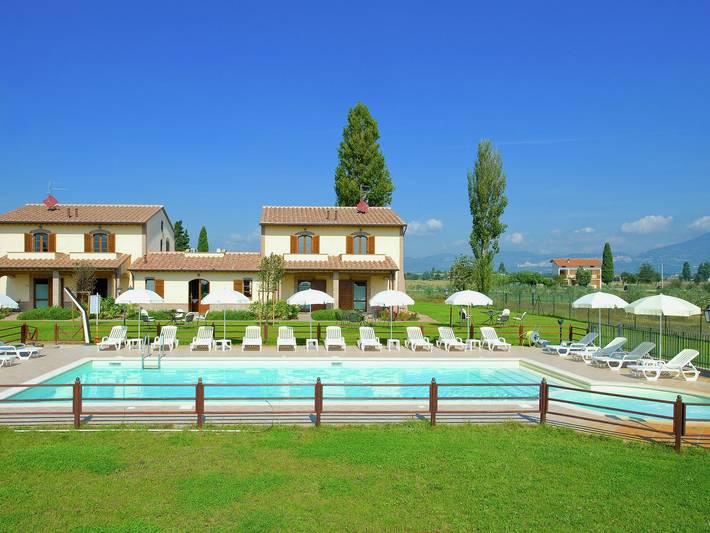 Agriturismo per 2 persone, con Balcone e Giardino nonché Piscina a Bettona