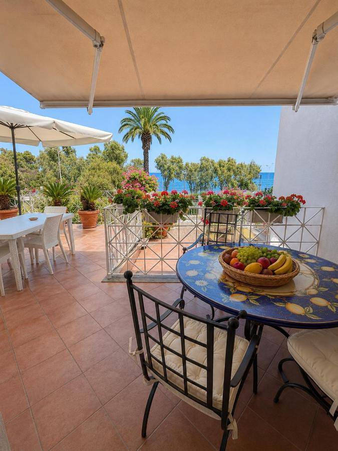 B&b per 3 persone, con Balcone e Terrazza nonché Giardino e Panorama a Crotone