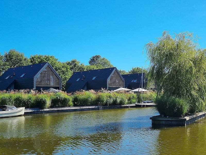 Vakantiefriesland — Luxus-Wasservilla in Balk mit Terrasse am Wasser in Balk, Ijsselmeer
