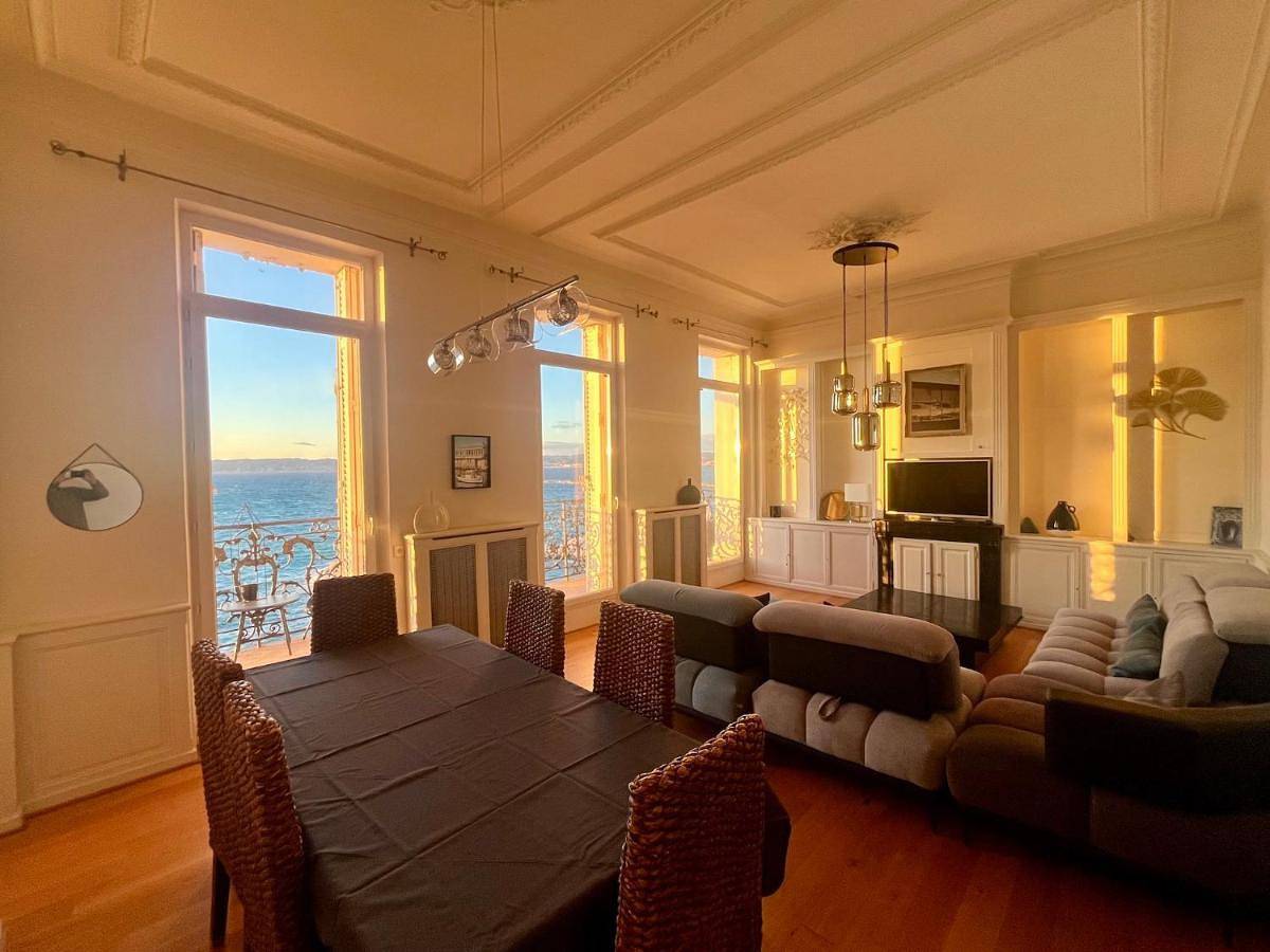 Appartement entier, Appartement sur la Corniche Kennedy face à la mer in Marseille, Région de Marseille