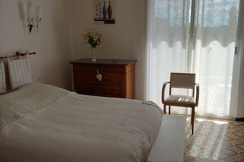 Detached country house, in the heart of the vineyards, 6km from the beach at meze in Villeveyrac, Côte d'Améthyste
