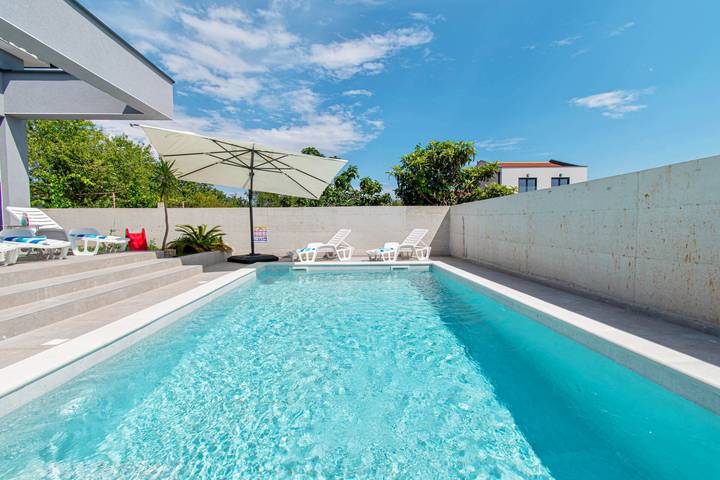 Villa pour 5 personnes, avec piscine ainsi que terrasse et jardin à Loborika - 3