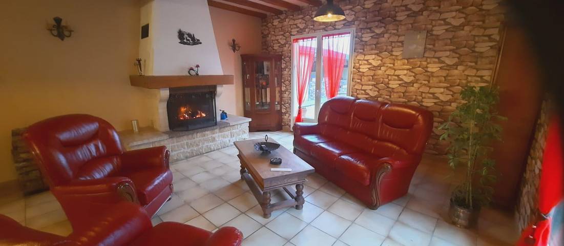 Gîte pour 5 personnes, avec jardin ainsi que jacuzzi et terrasse, animaux acceptés dans Côte-d'Or