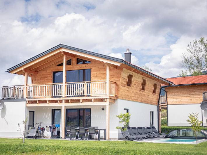Chalet für 8 Personen, mit Terrasse und Sauna sowie Pool und Garten, mit Haustier in Inzell