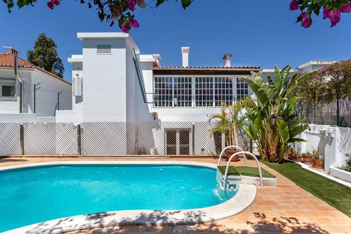 Villa für 14 Personen, mit Balkon und Terrasse sowie Garten und Pool