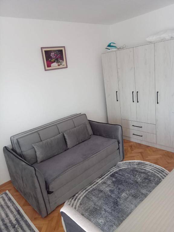 Ganzes Studio, Geräumiges Studio-Apartment in Novi Pazar mit modernen Annehmlichkeiten in Serbien