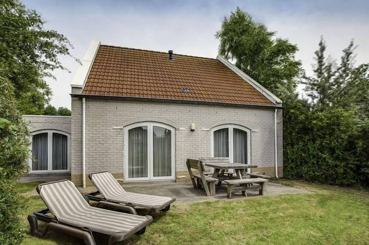 Ferienhaus für 6 Personen, mit Balkon/Terrasse und Terrasse sowie Garten und Pool in Hellevoetsluis