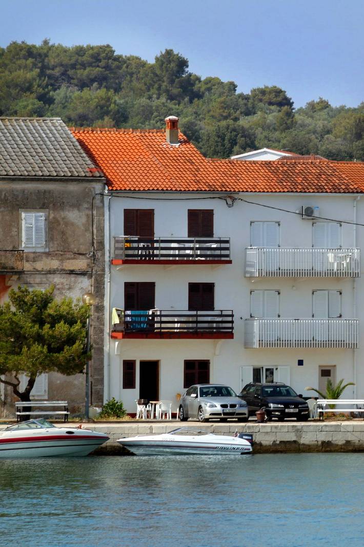 Ganze Wohnung, 1-Zimmer-Ferienwohnung mit Balkon und Meerblick Kukljica, Ugljan A-8260-b in Kukljica, Insel Ugljan