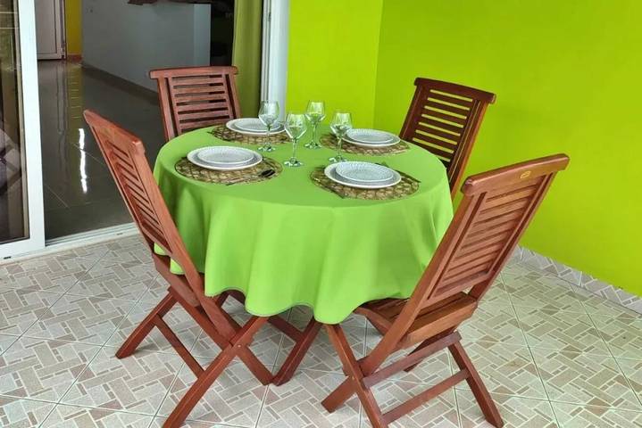 Ganzes Studio, Modernes Studio nahe Capesterre-Belle-Eau mit Pool in Capesterre-Belle-Eau, Guadeloupe
