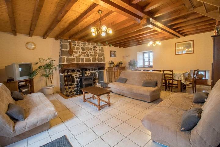 Gîte pour 9 personnes, avec jardin, animaux acceptés à Nébouzat - 3