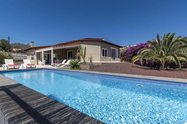 Villa for 6 people, with garden and pool, child-friendly in Tenerife