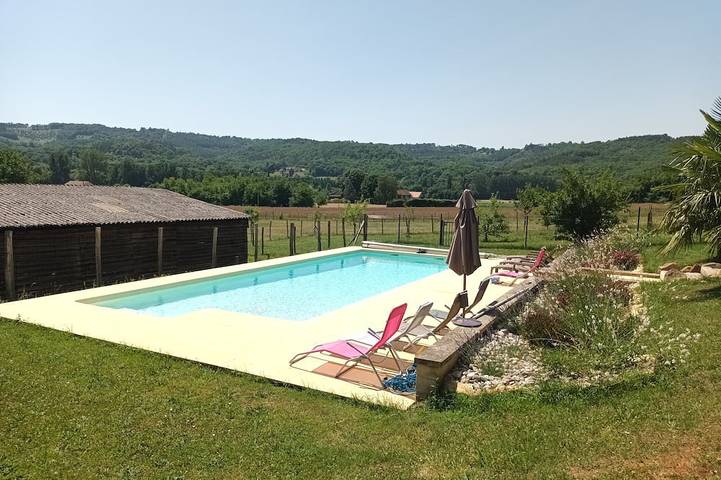 Gîte pour 6 personnes, avec jardin ainsi que terrasse et piscine à Saint-Léon-sur-Vézère