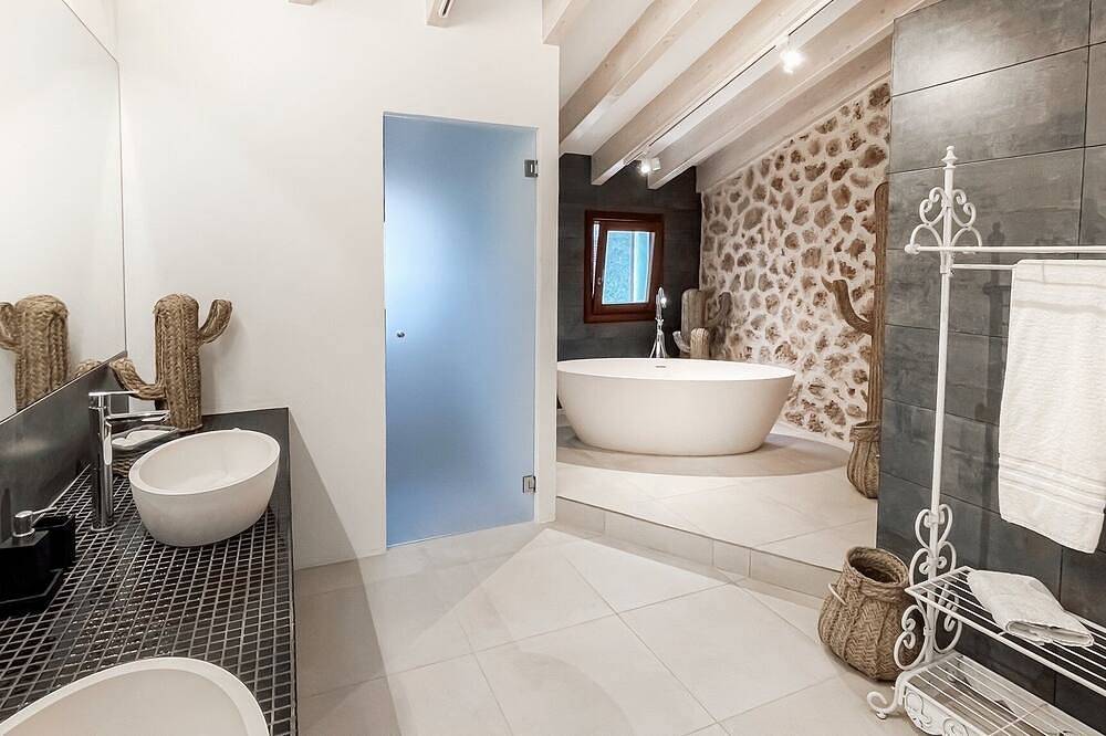 Magnificent Mallorca Villa | Villa Neville | 3 Bedrooms | Furnished Sun Terrace | Private Outdoor Hot Tub | Bbq Facilities | Shaded Outdoor Dining Area | Fitness Room | Artá in Artà, Mallorca Este