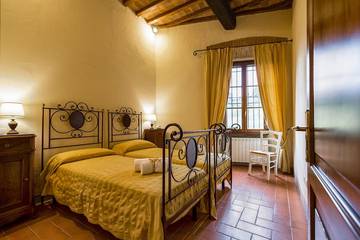 Villa for 17 Guests in Cortona, Arezzo Province, Picture 1