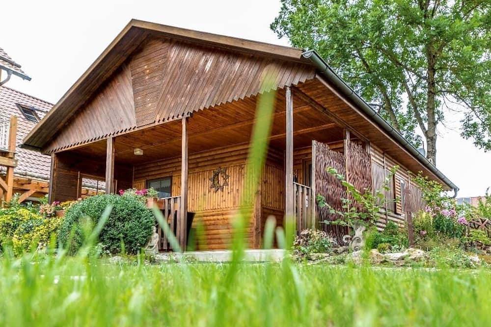 Ganze Wohnung, Gemütliches Blockhaus (72 m2) mit Terrasse und Liegewiese in Burglengenfeld, Ostbayern