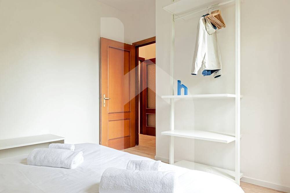 Ganze Wohnung, Relax and enjoy this smart accommodation, equipped with all the comforts: Free parking, Full Hd Tv, air conditioning, and a coffee machine, all just steps from Cisanello Hospital and 5 minutes from the airport. You can reach the Leaning Tower of Pisa in in Pisa, Italienische Riviera