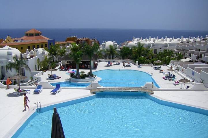 Hotel for 7 people, with pool and balcony as well as garden - 1
