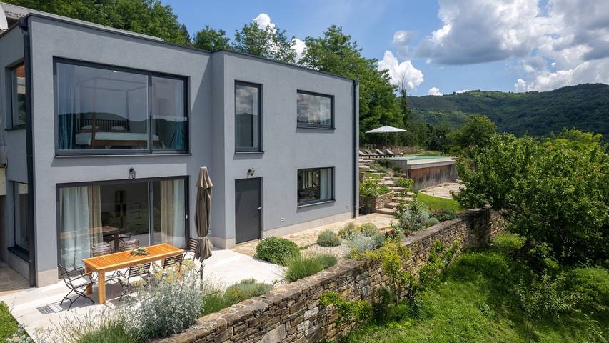 Ferienhaus für 6 Personen, mit Balkon/Terrasse und Garten sowie Pool in Motovun