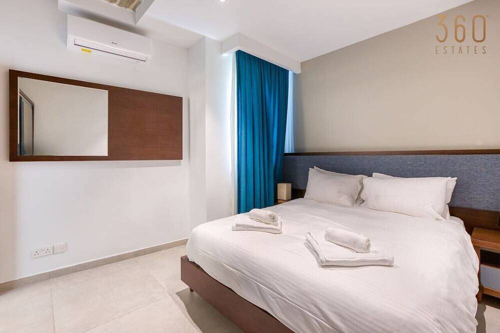 Entire apartment, Modern 2Br home with pool access & Wifi in Swieqi in San Giljan, Malta Island