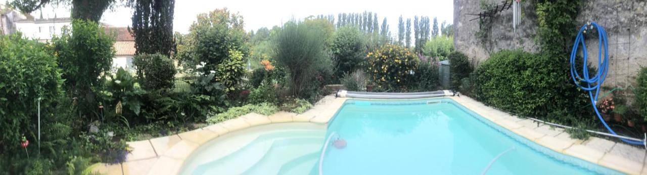 Location de vacances pour 2 personnes, avec piscine ainsi que vue et jardin, adapté aux familles à Pessac-sur-Dordogne - 2