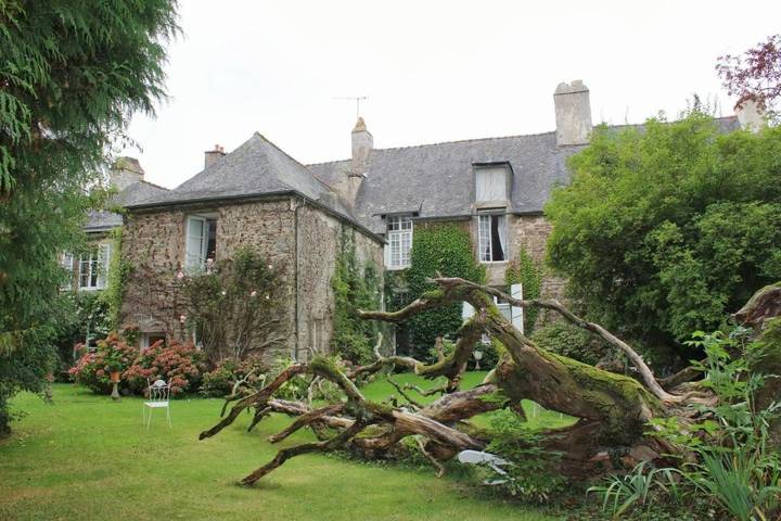 Chambre d’hôte pour 3 personnes, avec Jardin et Vue à Quintin