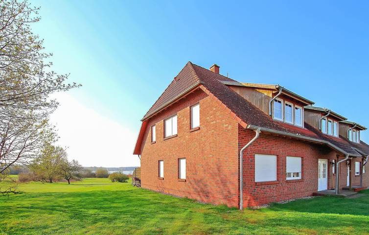 Ganze Ferienwohnung, Gemütliches Strandappartement mit Garten, Parkplatz und Kabel-TV in Hohen Wangelin, Naturpark Nossentiner/Schwinzer Heide