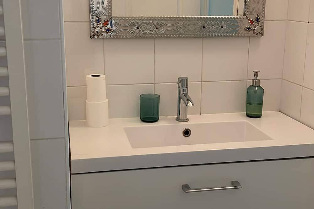 Entire apartment, ★Couples Getaway★30 min drive from Paris★ Bright & Cozy Countryside Flat 1Bd in Le Pecq, Yvelines