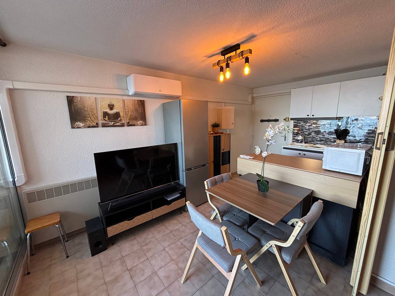 Entire studio, Cozy apartment with balcony, pets allowed, parking in Balaruc-les-Bains, Côte d'Améthyste