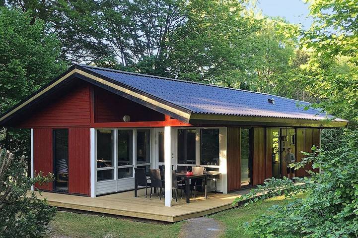 Ferienhaus für 6 Personen, mit Terrasse und Pool - 1