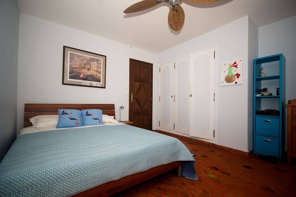 Calm hilltop villa with pool near golf 3500sqm garden Ac in Opio, Mediterranean Coast (France)