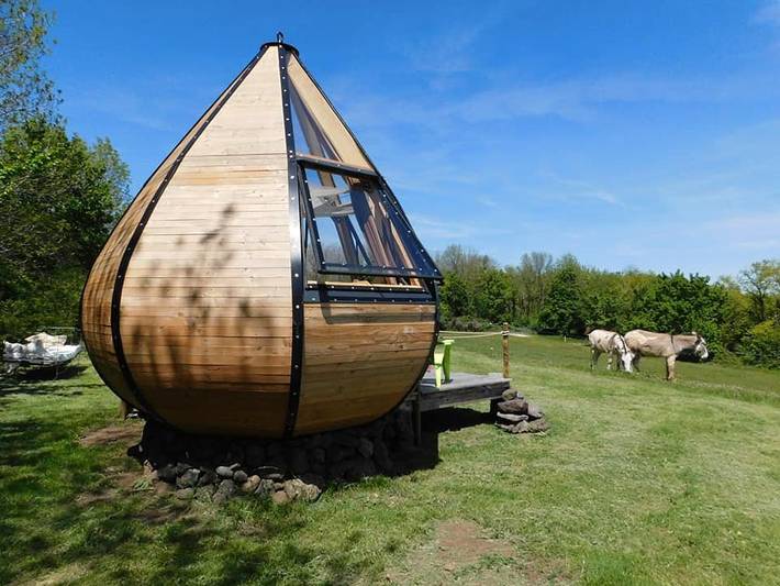 Gîte pour 2 personnes, avec balcon ainsi que jacuzzi et piscine, animaux acceptés en Ardèche