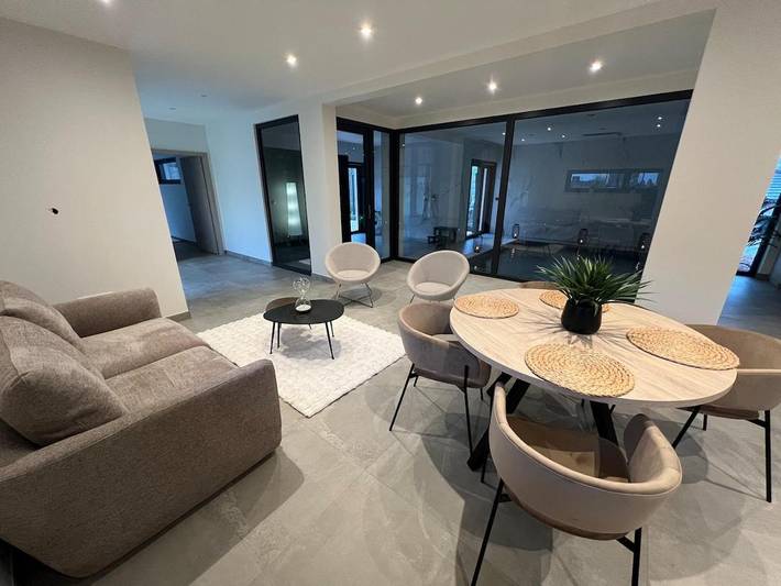 Villa pour 4 personnes, avec jardin et sauna ainsi que piscine et jacuzzi dans Lorraine