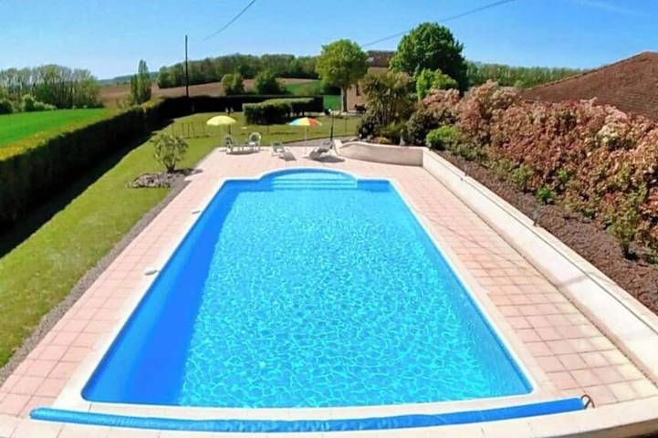 Location de vacances pour 2 personnes, avec Piscine à Saint-Eutrope-de-Born
