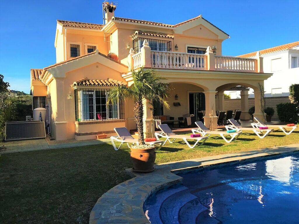 Villa Majestic Comfortable holiday residence in Casares del Sol, Casares