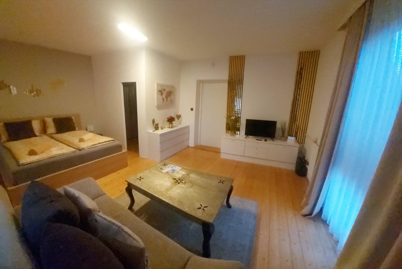 Ganze Wohnung, Apartment 'Golden Base' mit Bergblick, Wlan und Klimaanlage in Karawanken und Bachergebirge, Villach